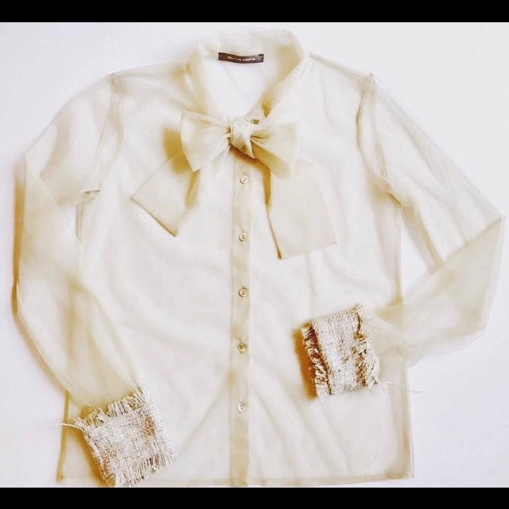 Ecru color Feminine Medium size blouse